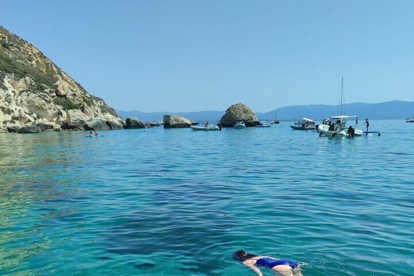 Boat tour to the devil's saddle, snorkeling, drinks and lots of sun