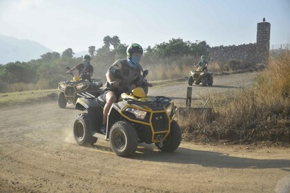 Auringonlasku 1 tunnin Quad Tour. (Hinta neliölle 1-2 hengelle)