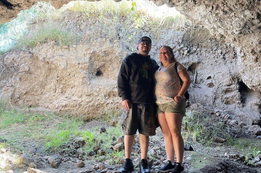 Guided Tour in Teotihuacan with Cave Breakfast and Tansport