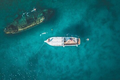 Private tour on comfortable boat with drinks included