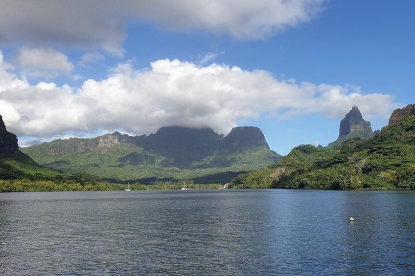 Opunohu Bay