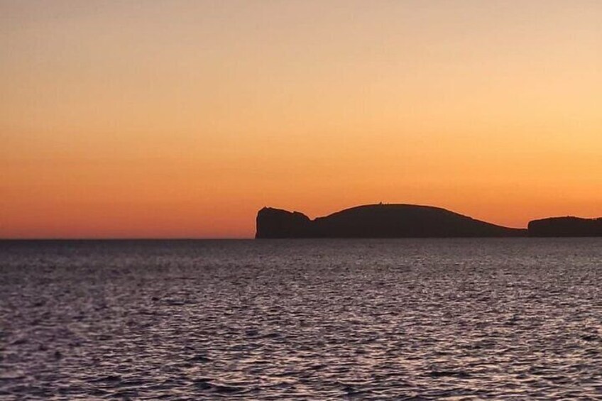 Sunset sailing trip in Alghero with aperitif