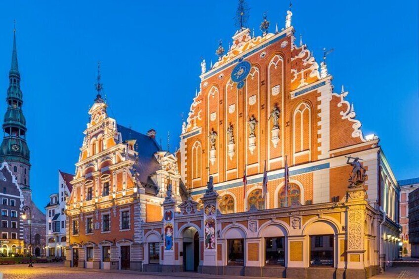 Riga Old Town, C Market & Art Nouveau Guided Walking Tour