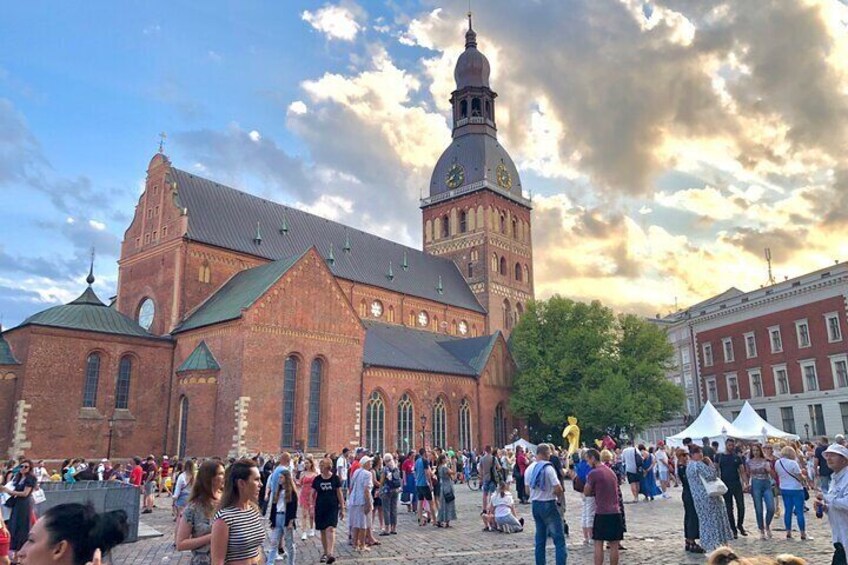 Riga Old Town, C Market & Art Nouveau Guided Walking Tour