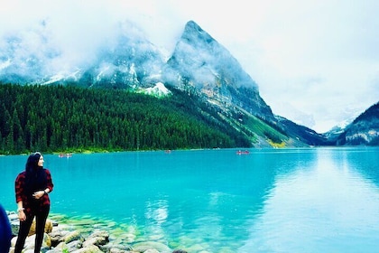 ShuttleBus 2way Banff to Lake Louise (1Hr) and Moraine Lake (1Hr)