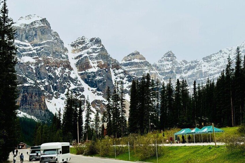 Shuttle Bus from Banff to Lake Louise and Moraine Lake