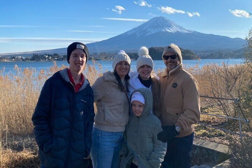 You can enjoy the great combination of Lake Kawaguchiko and Mt.Fuji on the way.