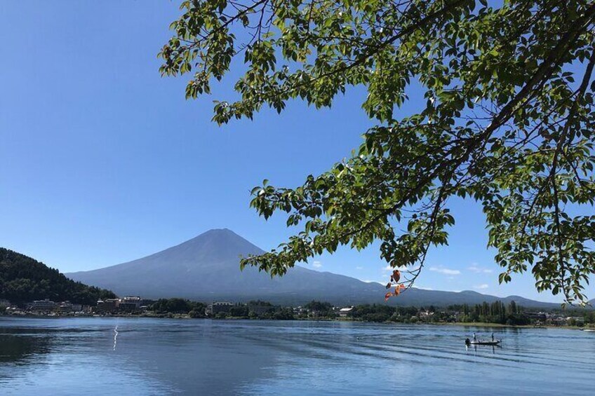 You can enjoy the great combination of Lake Kawaguchiko and Mt.Fuji on the way.