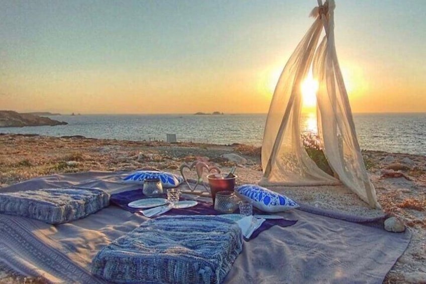 2 Hour Private Boho Style Picnic in Paros
