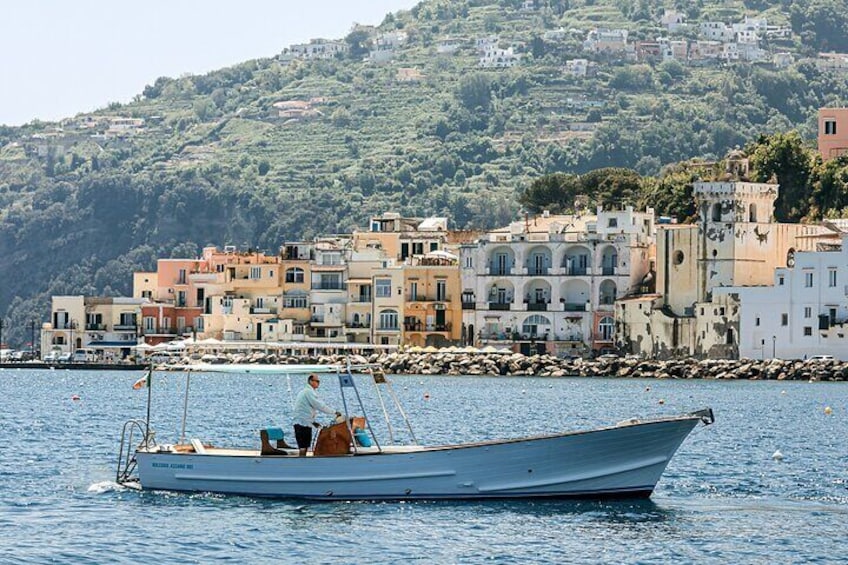 Private boat tour Ischia with ApreaMIlano 10 meters