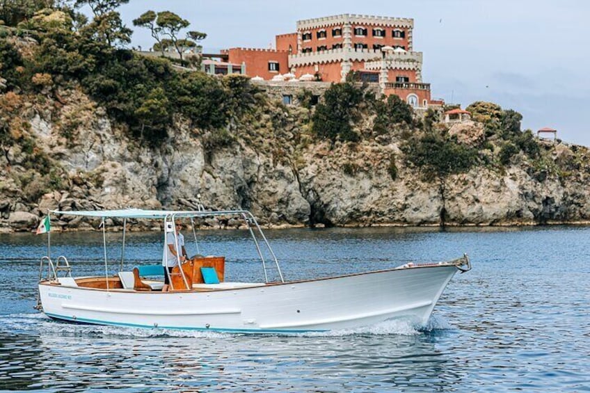 Private boat tour Ischia with ApreaMIlano 10 meters