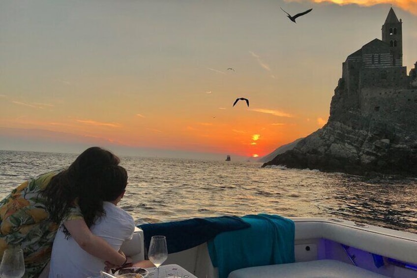 Sunset Private Boat Tour: Discover the Magic of Gulf of Poets