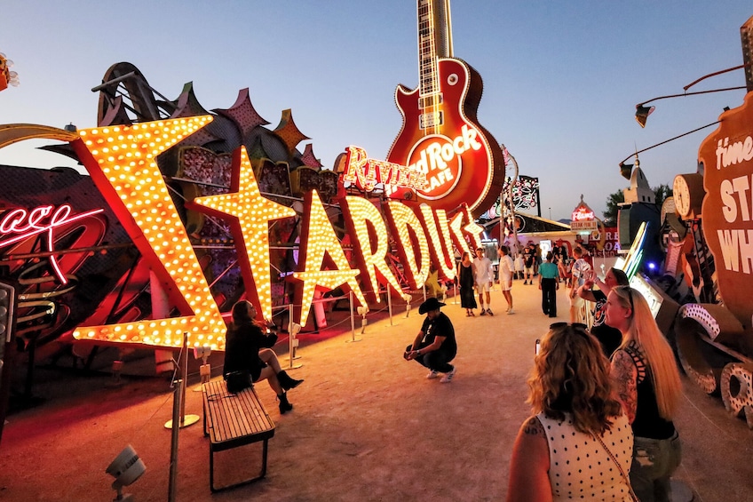 Las Vegas Neon Museum & Big Bus Night Tour