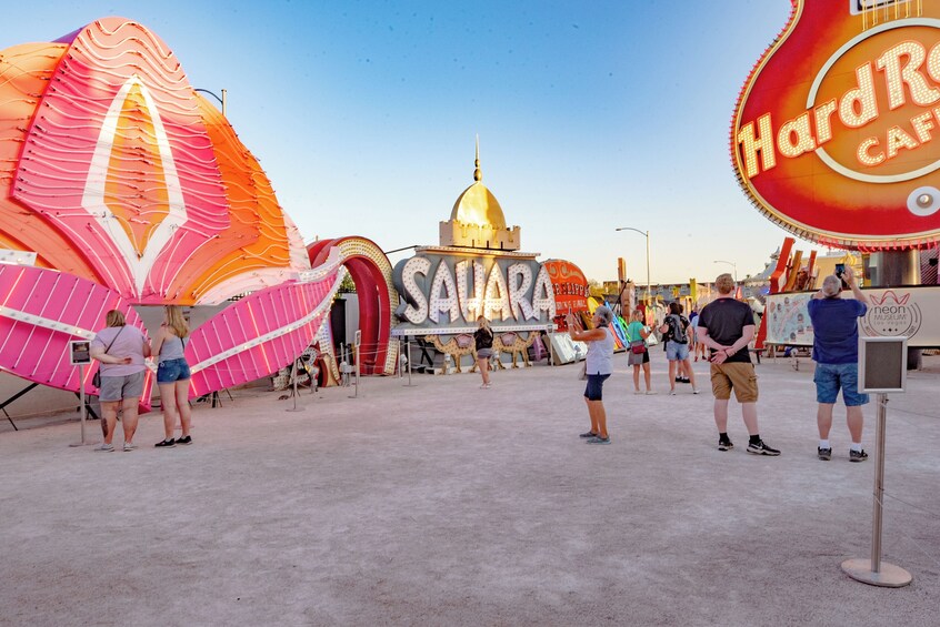 Las Vegas Neon Museum & Big Bus Night Tour