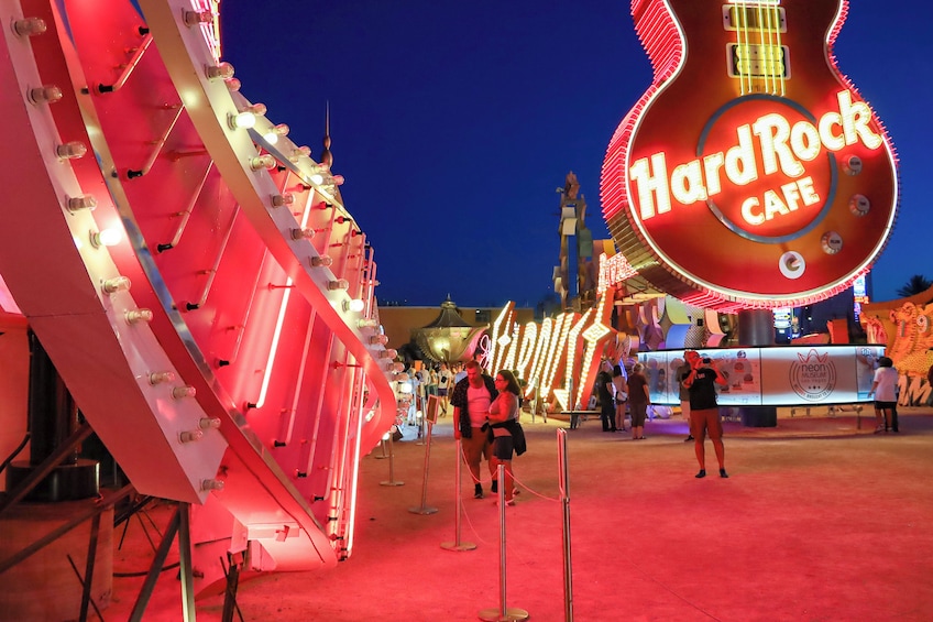 Las Vegas Neon Museum & Big Bus Night Tour