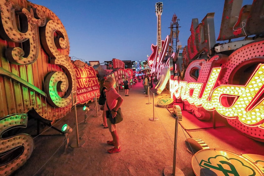 Las Vegas Neon Museum & Big Bus Night Tour