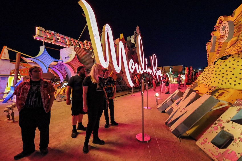 Las Vegas Neon Museum & Big Bus Night Tour