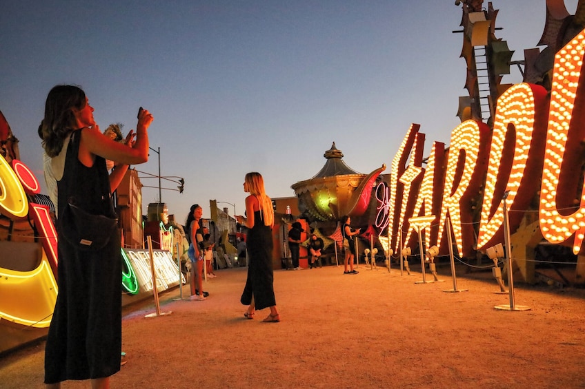 Las Vegas Neon Museum & Big Bus Night Tour