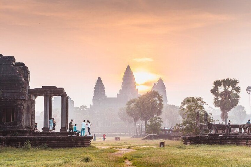 Angkor Wat and Siem Reap 4-Day Tour from Bangkok