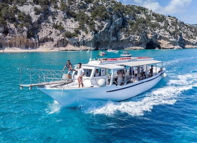 Cala Gonone: Gulf of Orosei Boat Tour with Aperitif