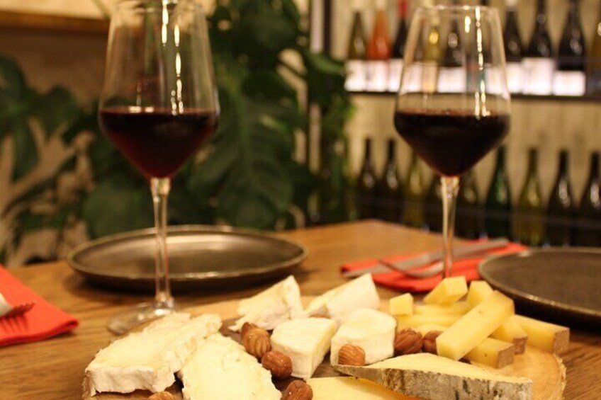 Pairings between French wines and cheeses, including champagne