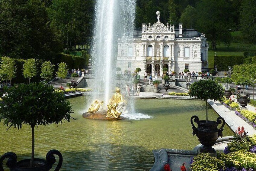 Leisurely hike to the world-famous Linderhof Royal Castle