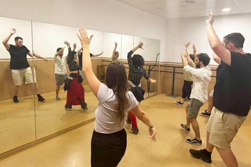 Flamenco Experience and Dance Class in Seville