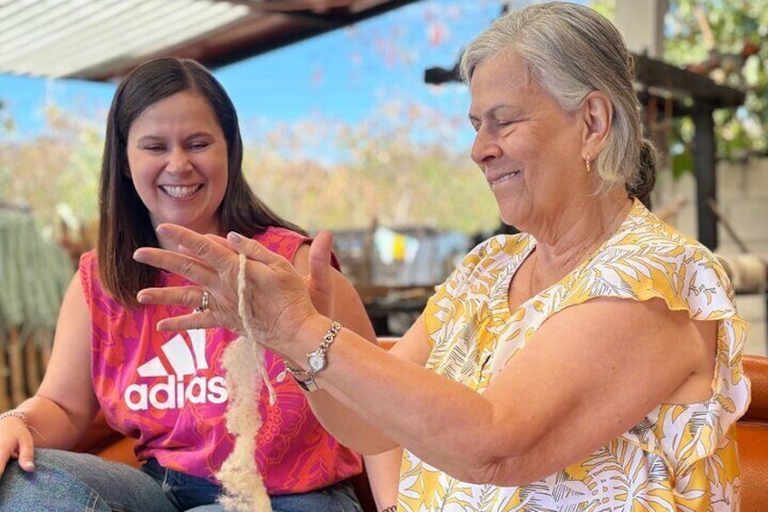 Flavors and Traditions: Handicrafts and Mezcal Tour in Oaxaca