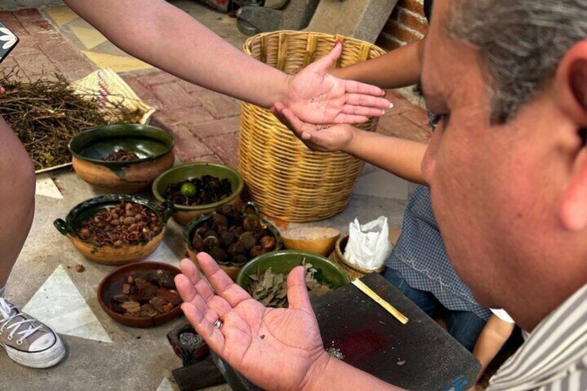 Flavors and Traditions: Handicrafts and Mezcal Tour in Oaxaca