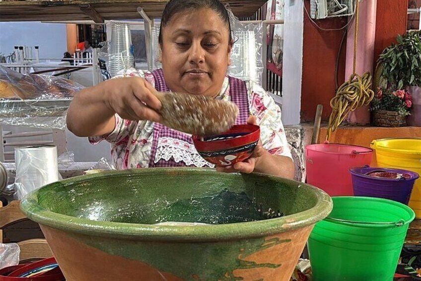 Flavors and Traditions: Handicrafts and Mezcal Tour in Oaxaca