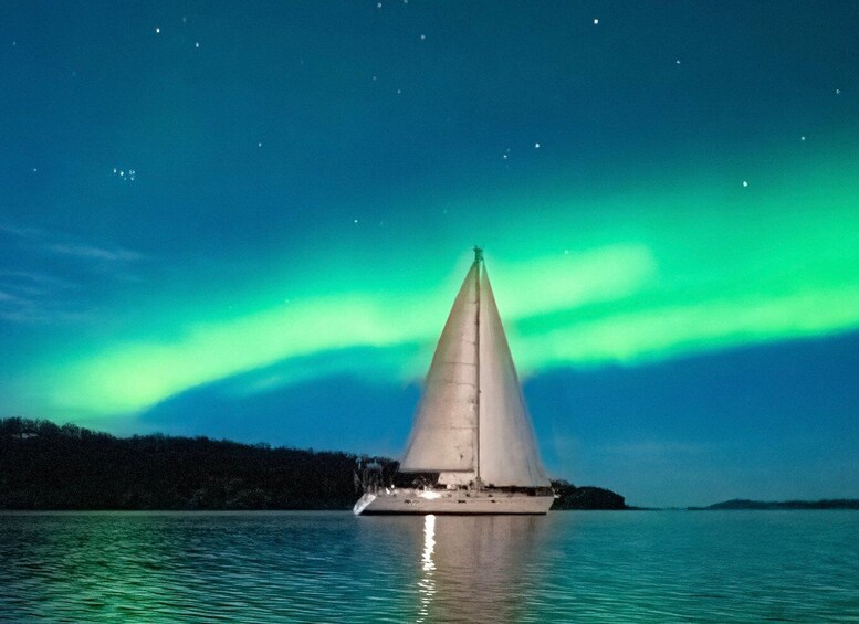 Late night sailing with northern light chase