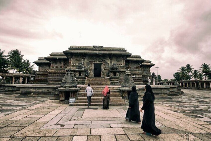 From Bengaluru: Private Tour Sravanbelgola, Belur & Halebidu