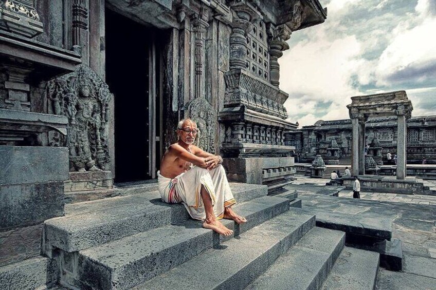 From Bengaluru: Private Tour Sravanbelgola, Belur & Halebidu