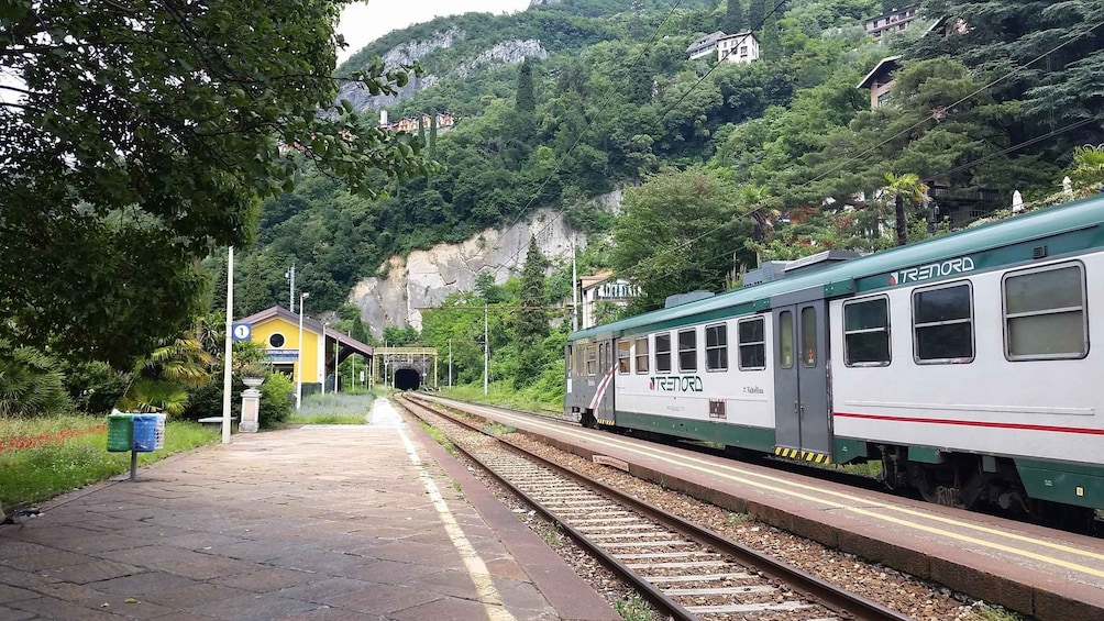 Picture 1 for Activity Lake Como: Train Transfer to/from Milan with Scenic Views