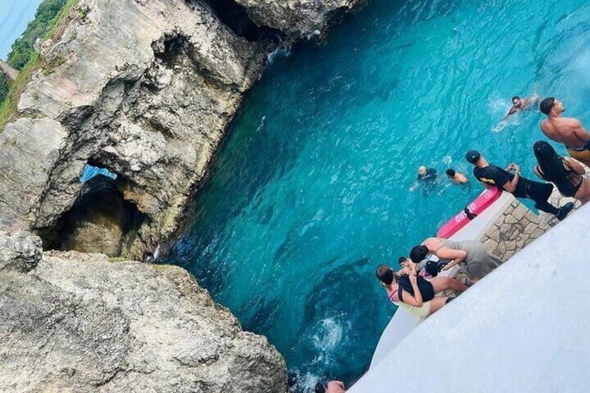 Beautiful Sunset Tour at the Rick's Cafe in Negril