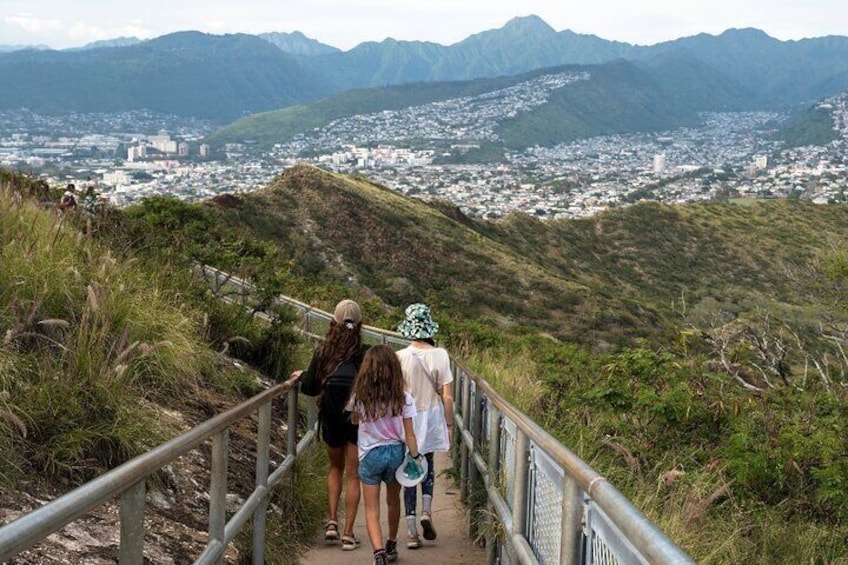 PRIVATE TOUR-Hike Diamond Head & Hawaiian Waterfall