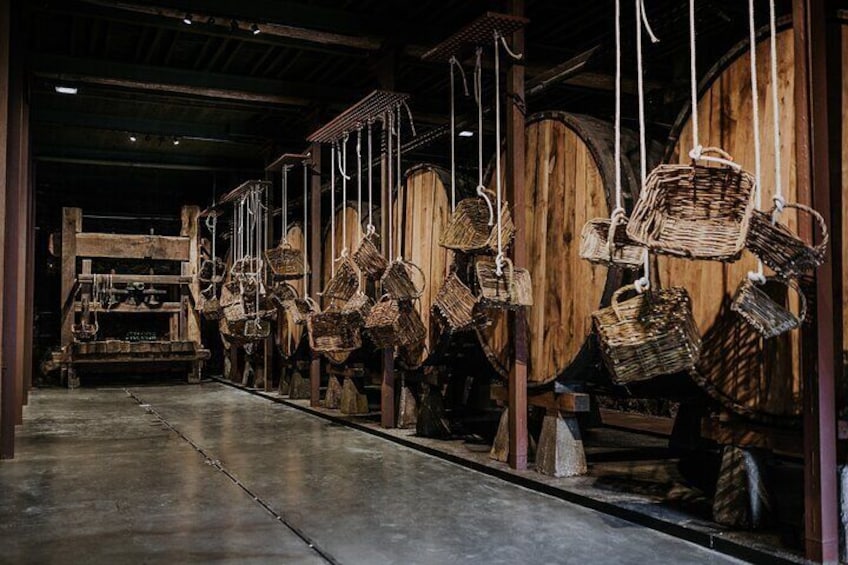 Cider Tour with Asturian Menu: Villaviciosa and Bowls