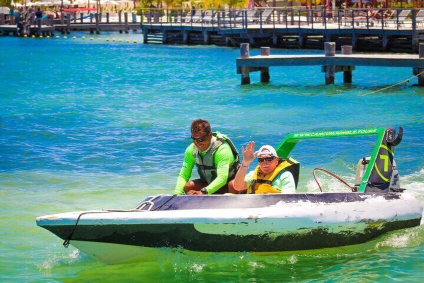 A Guide will handle the boat during the tour