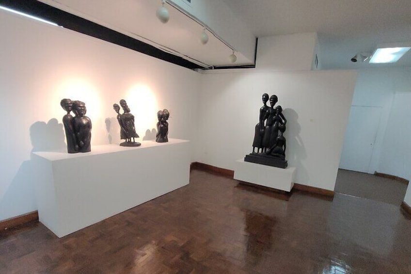 Art gallery stop