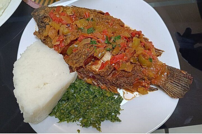 Traditional Kenyan Dining Experience