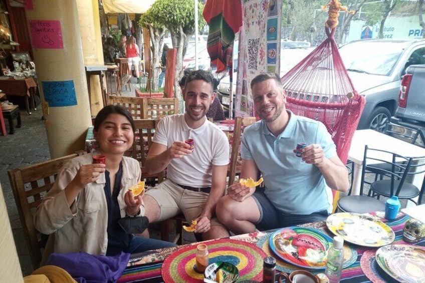 Coyoacan Street Art Tour with Mexican Fruit Tasting