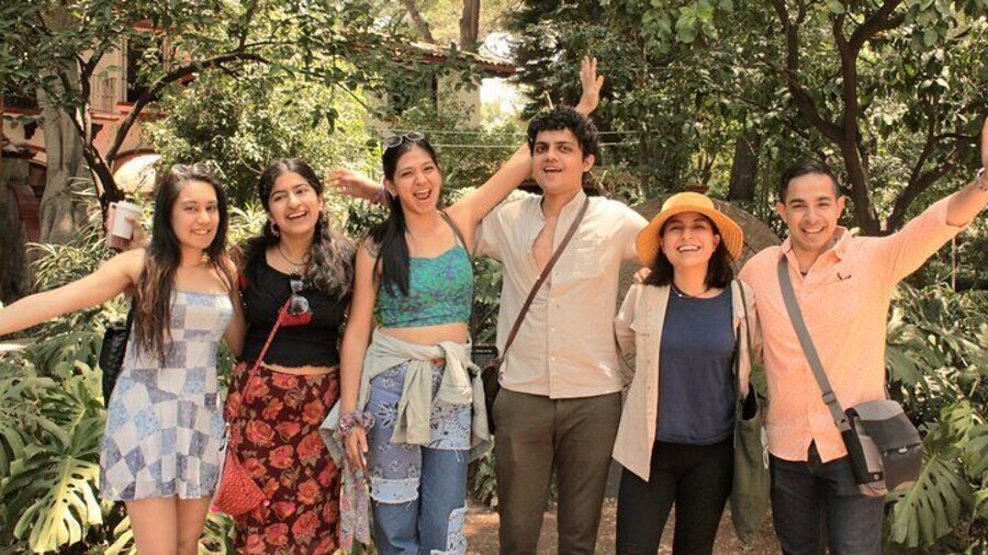 Coyoacan Street Art Tour with Mexican Fruit Tasting