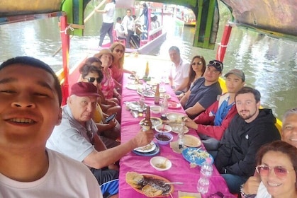 Xochimilco - Coyoacan. PRIVATE TOUR OF 1 TO 11 PASSENGERS.