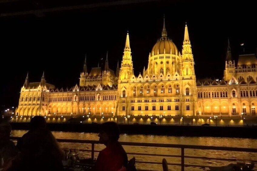 Budapest Evening Sightseeing Cruise with your own Chauffeur