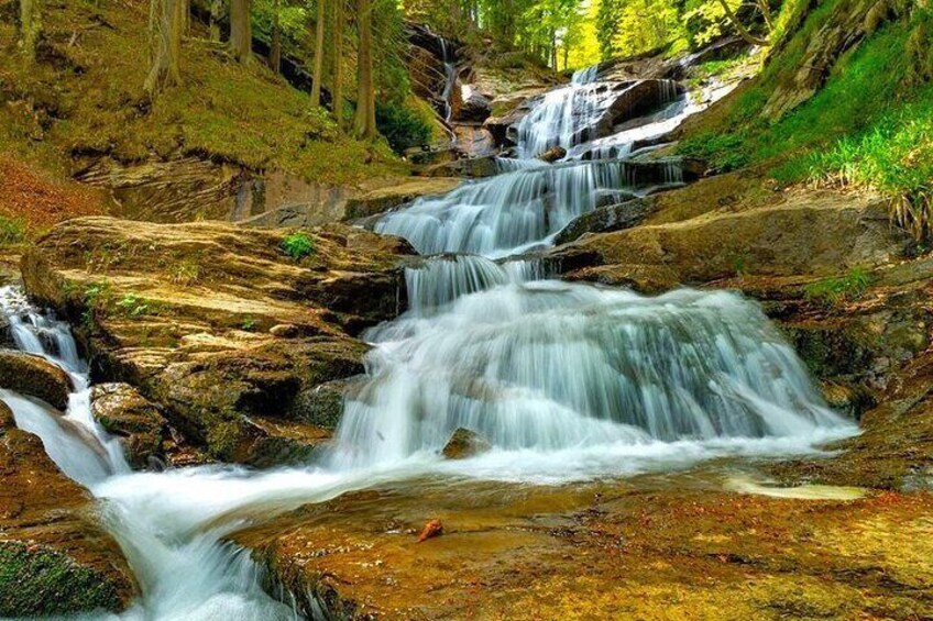 Waterfalls Tour from Sarajevo: Hike and Traditional Bosnian Lunch