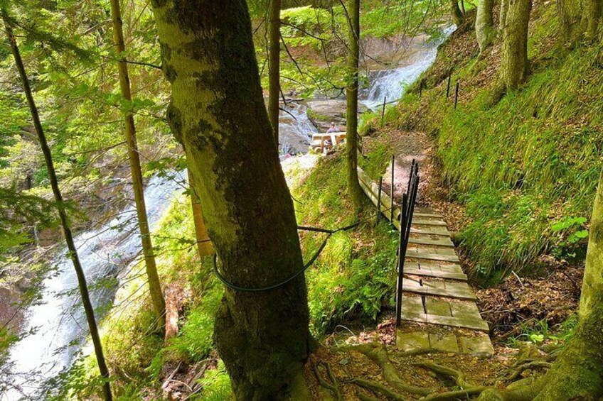 Waterfalls Tour from Sarajevo: Hike and Traditional Bosnian Lunch