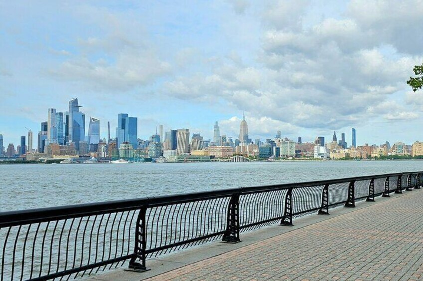 New York Skyline Magic - Private Tour With a Local