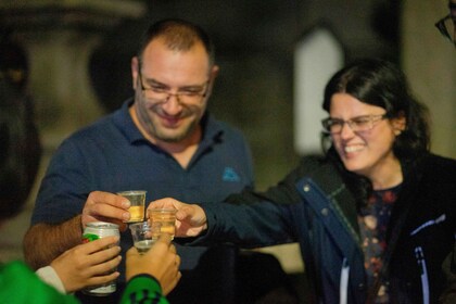 Kyoto: Nighttime Walking Tour in Gion Area with Sake in Hand