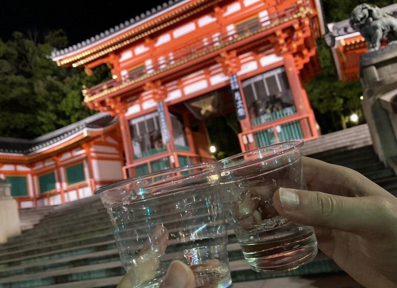 Picture 3 for Activity Kyoto: Nighttime Walking Tour in Gion Area with Sake in Hand