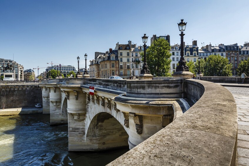 Private guided bike tour of Paris (1 to 10 participants)